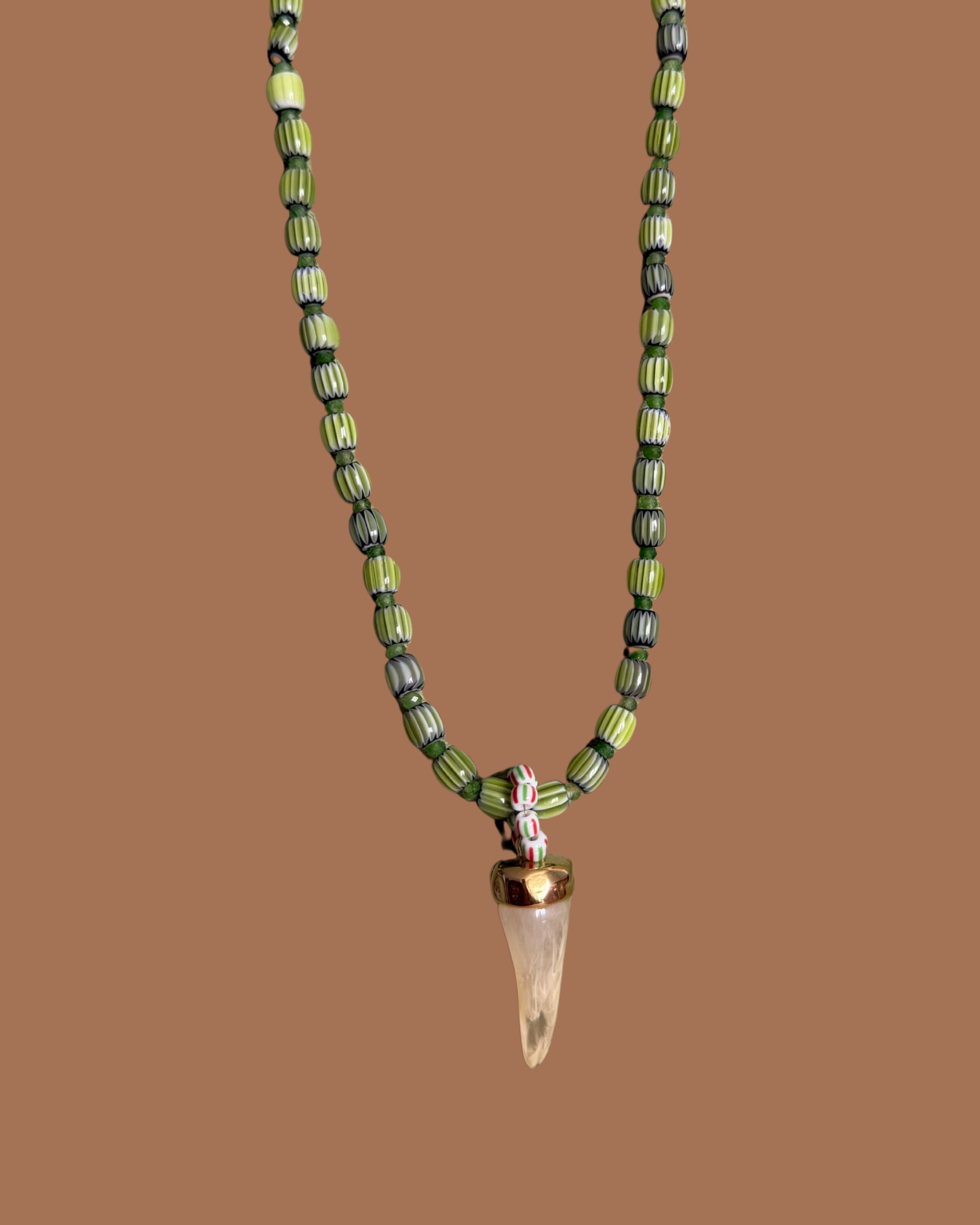 Collier perle céramique + charms VERT
