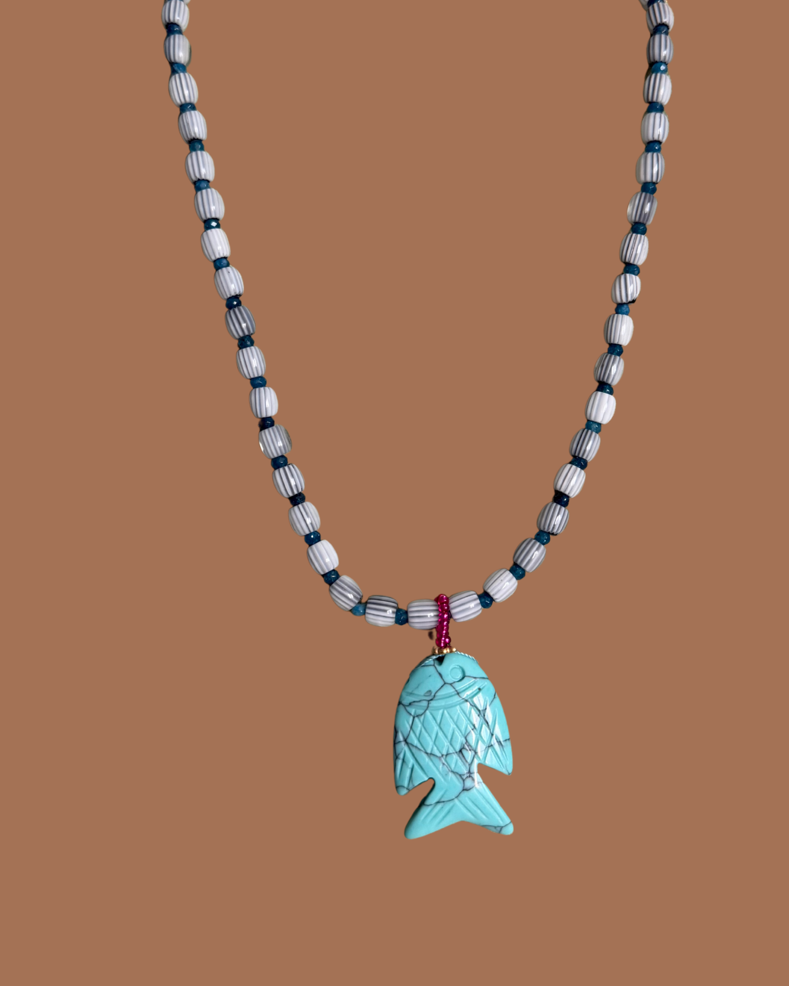 Collier perle céramique + charms BLEU