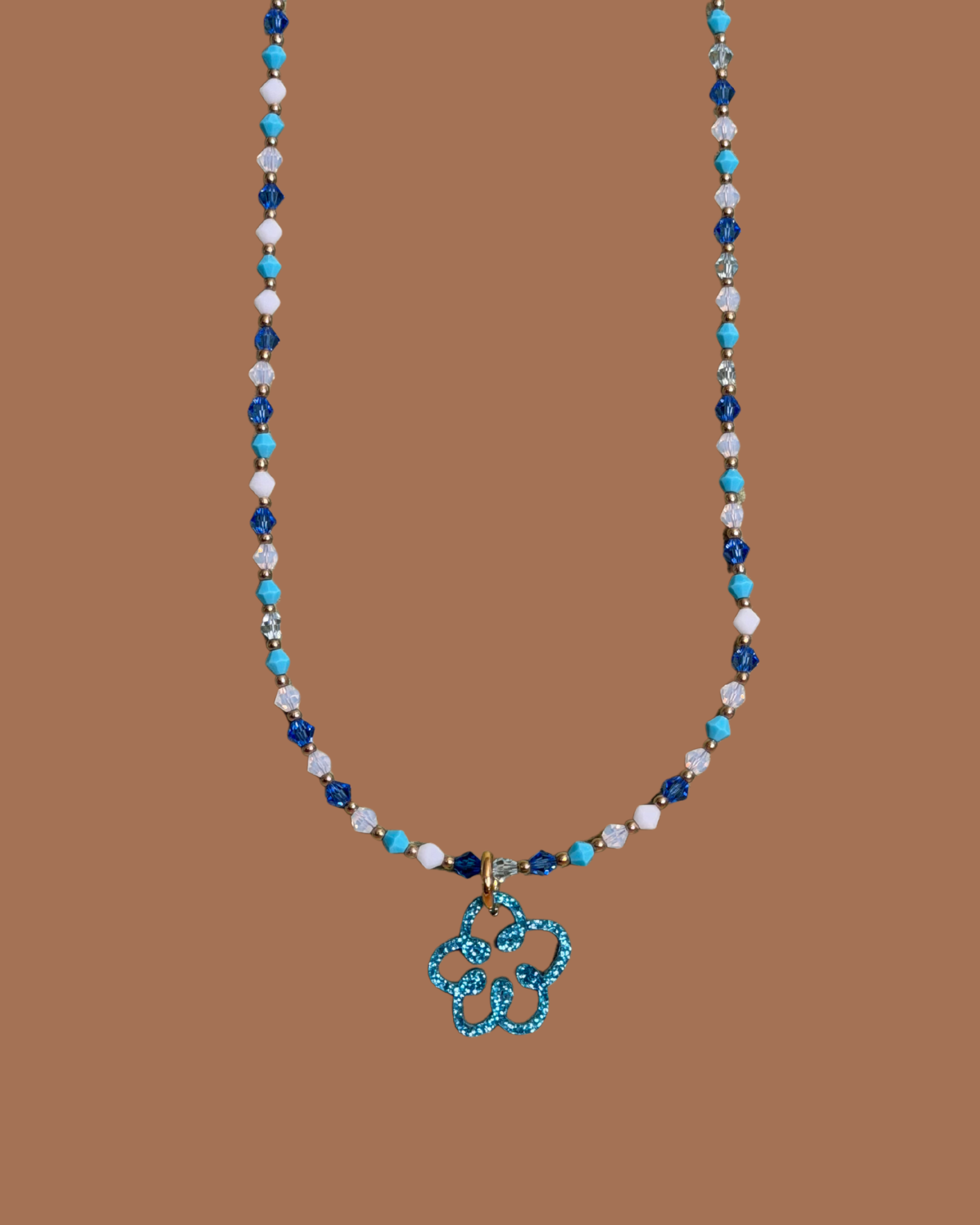 Collier cristaux bleu marine