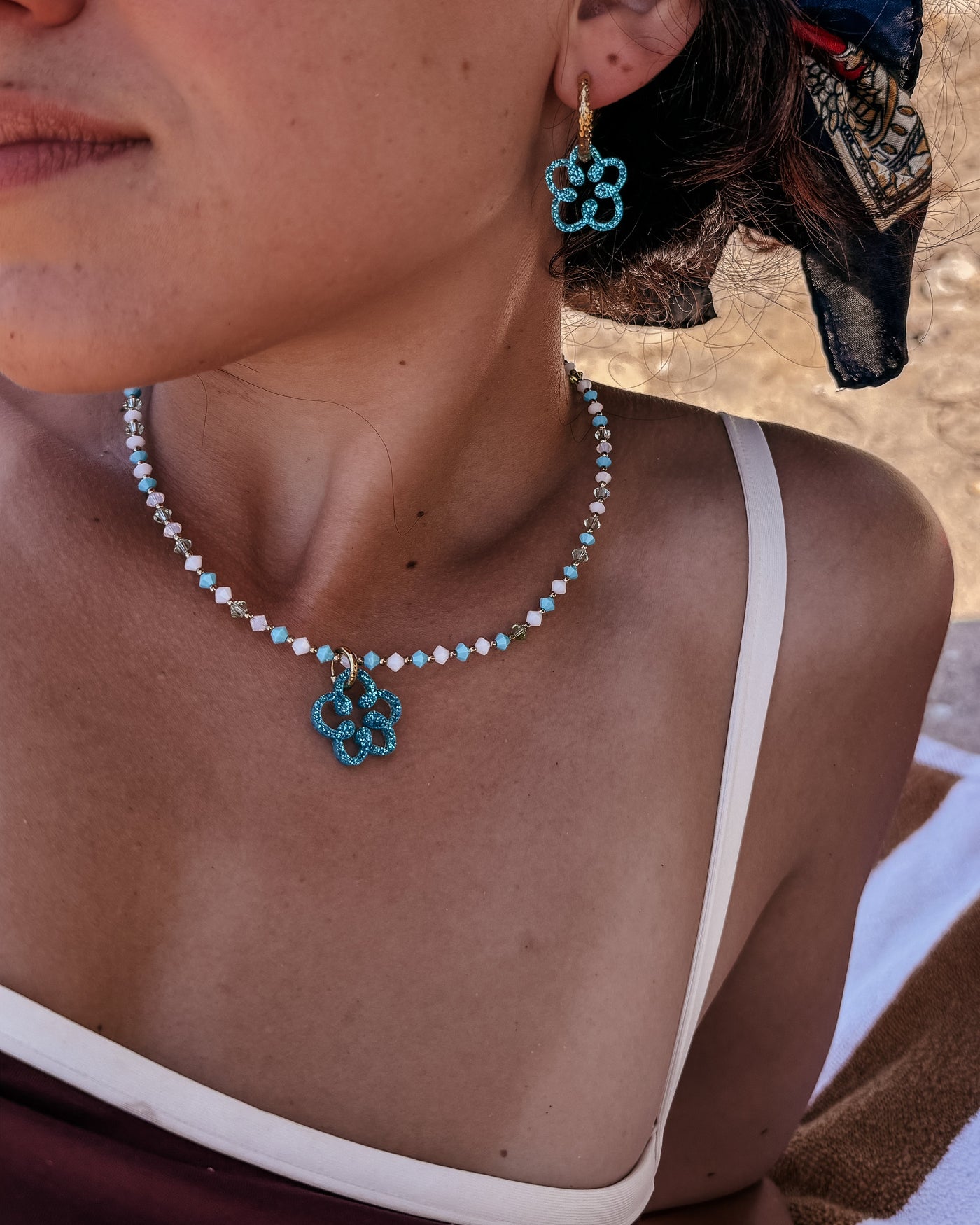 COLLIER BLEU